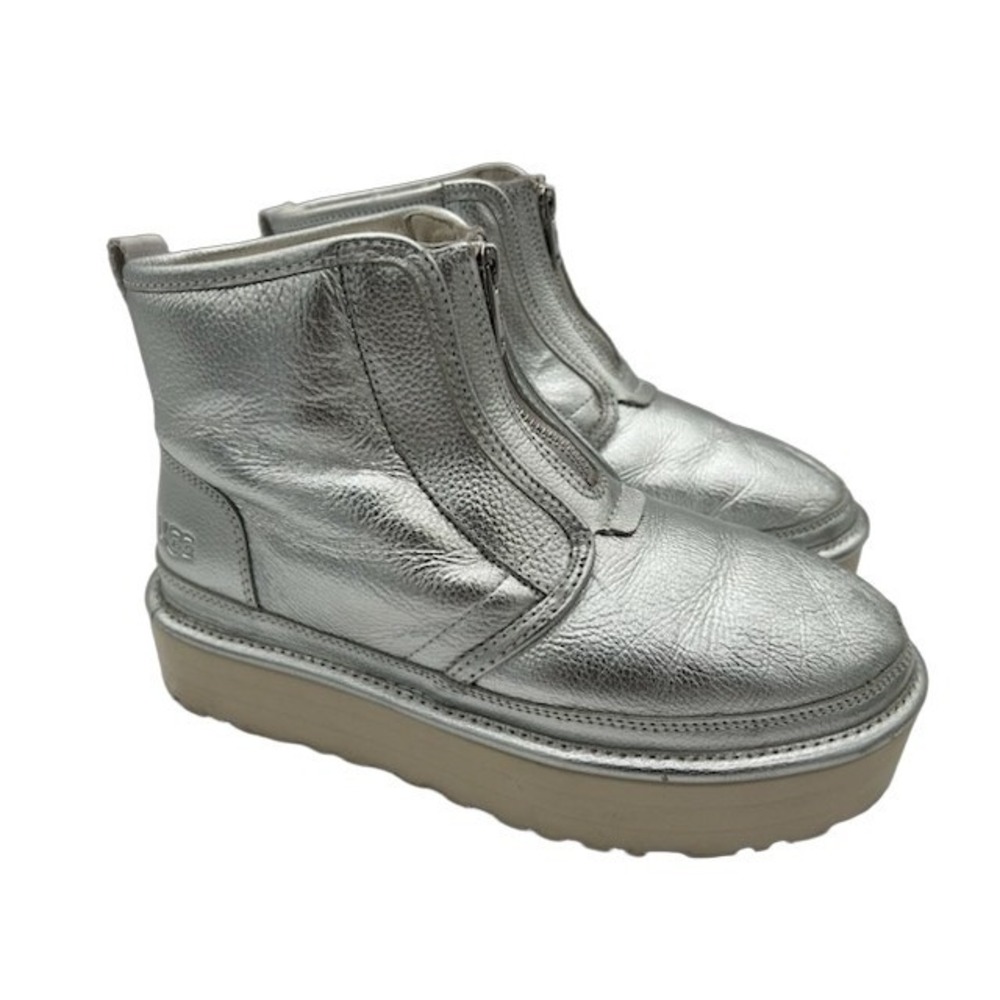UGG Classic Mini Front Zip Boots Women's Size 8 Silver Metallic Leather Platform